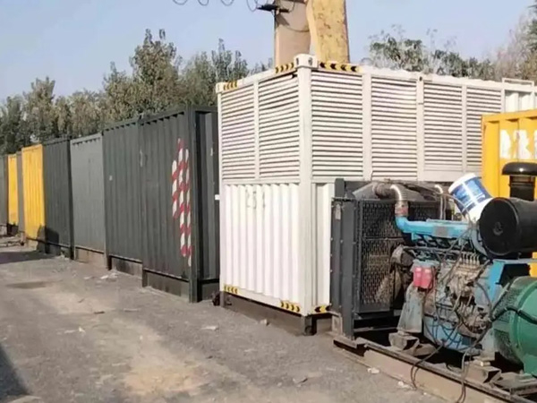 如东200KW柴油发电机机组每小时油耗是多少？